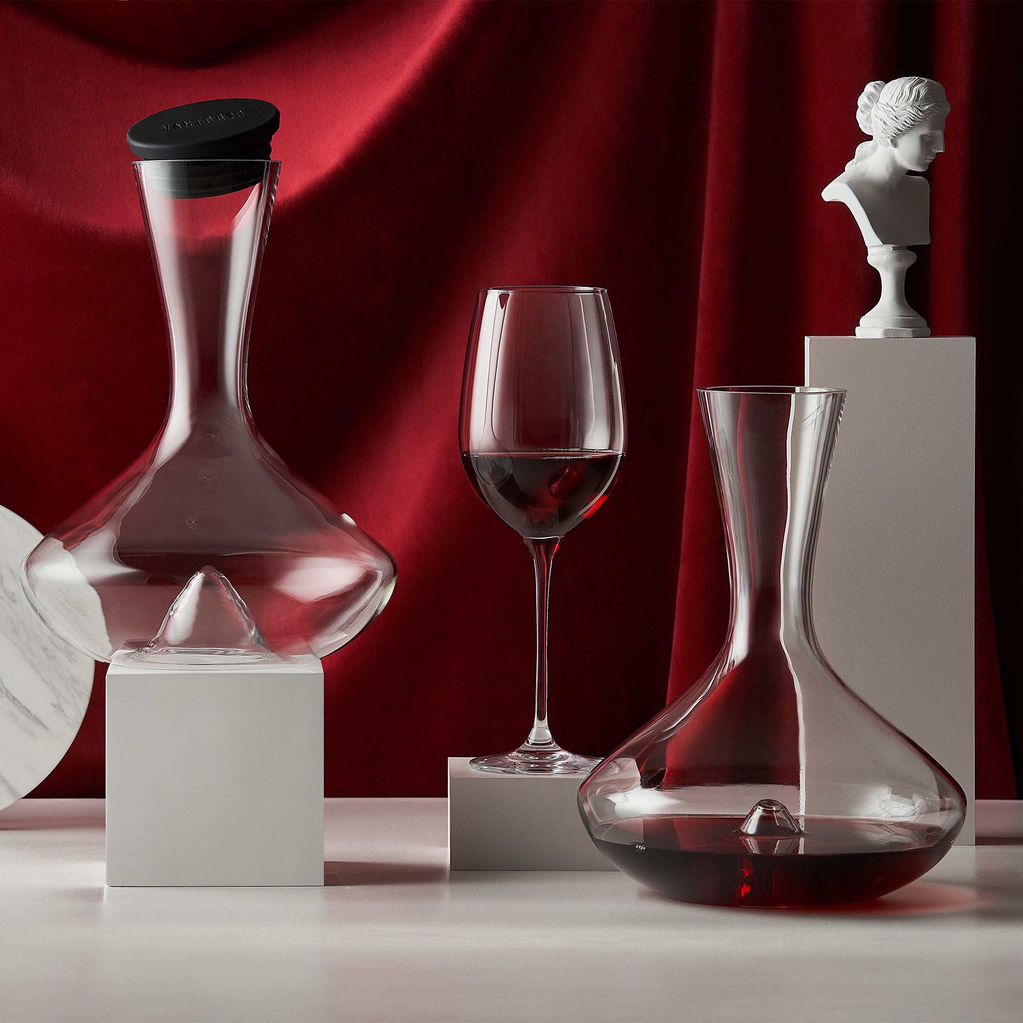LV VIP decanter set red wine Chanel style, 傢俬＆家居, 家居裝飾